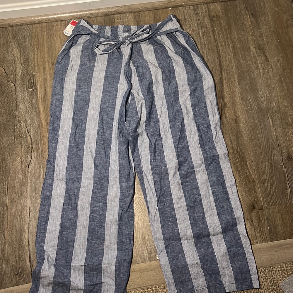 Super cute lightweight linen pants with tie in the front